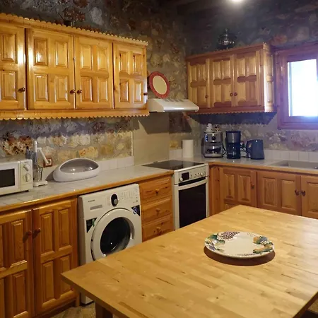 Lantgård Skyros Refuge